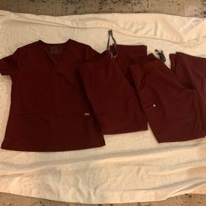 Figs scrub set. Burgundy